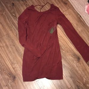 Maroon body con dress with wide sleeves